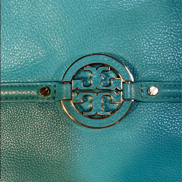 NEW Tory Burch -Amanda cross body - Picture 3 of 7